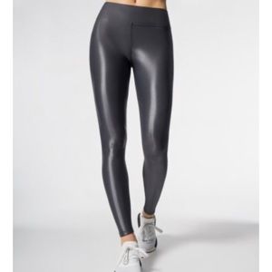 NWT Carbon38 Regular Rise Takara Legging